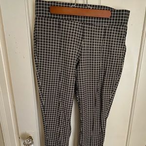 Old Navy High Waisted Stevie Pintuck Patterned Pants. Size Large.